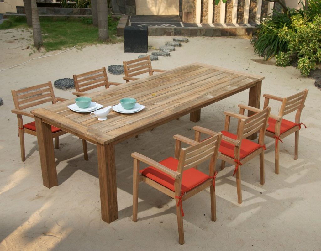 Metal vs. Wood Patio Dining Sets: Which is Better? post thumbnail image