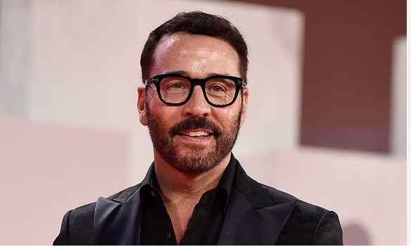The Ever-Evolving Persona of Jeremy Piven: 2023 Glimpse post thumbnail image